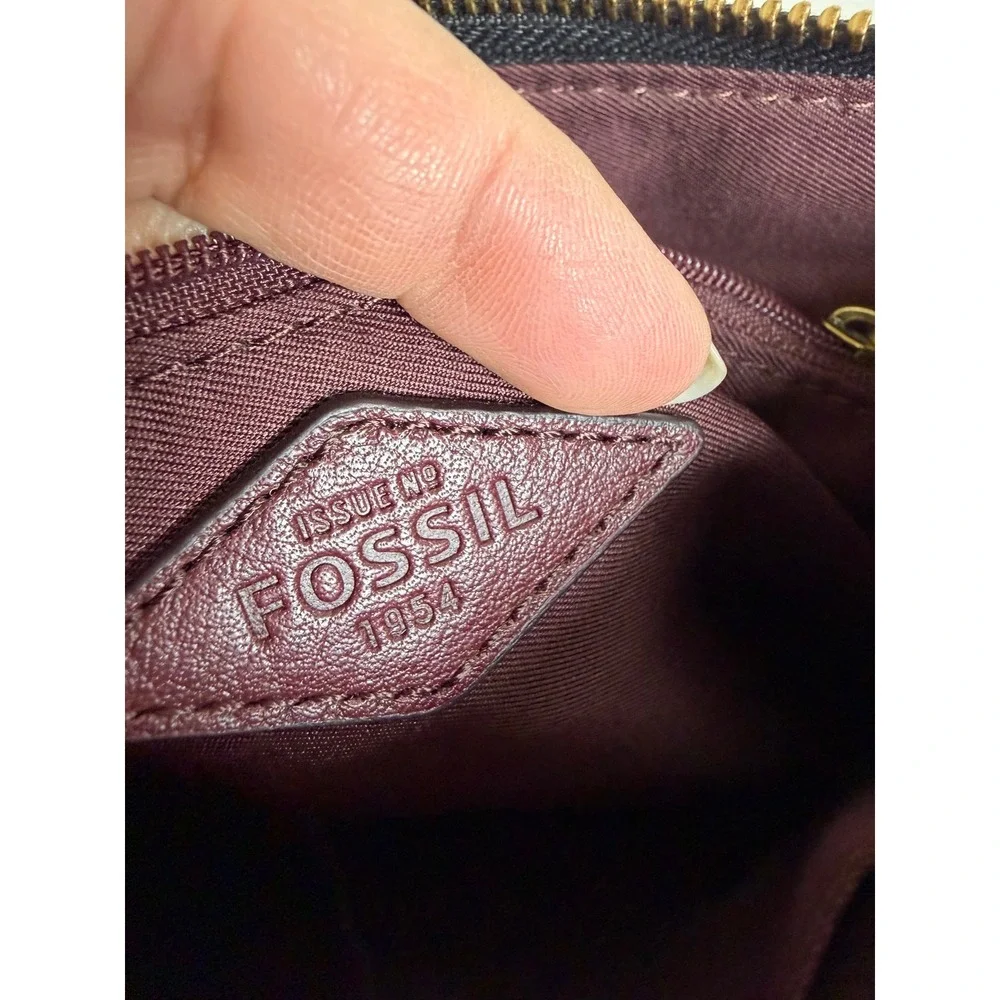 Fossil Maroon Cowhide Leather Pebbled Purse 10 x 8 x 2 inches 90s Y2K‎ Crossbody